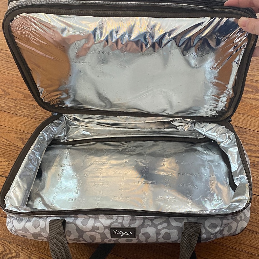 Thirty-one Perfect Party Casserole Carrier - Picture 9 of 16